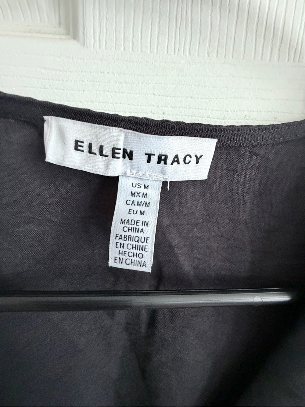 Ellen Tracy Black Sleeveless V-Neck Ruched Button Blouse - Picture 3 of 9